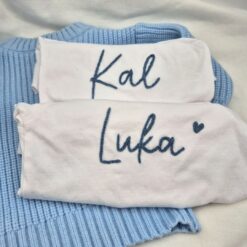 Kal in Luka bodi in modr pulover