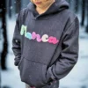temno moder pulover personaliziran s strani