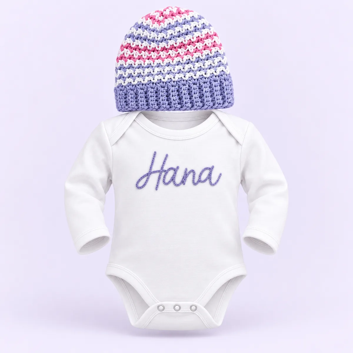 Bombažni personaliziran darilni set za dojenčka z bodijem in kapico