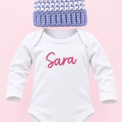 Bombažni personaliziran darilni set za dojenčka z bodijem in kapico