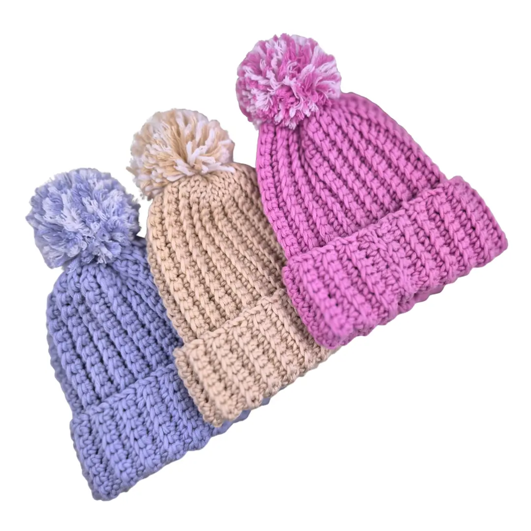 Enobarvne kape s cofom