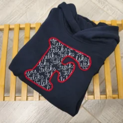 Pulover s kapuco začetnica in ime